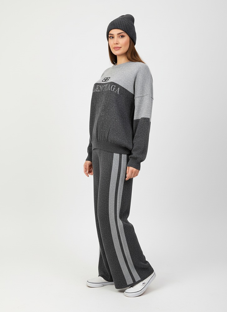 ست بافت بلوز شلوار دو رنگ گلدوزی نوشته بالنسیاگا یقه گرد آستین بلند زنانه کد1861