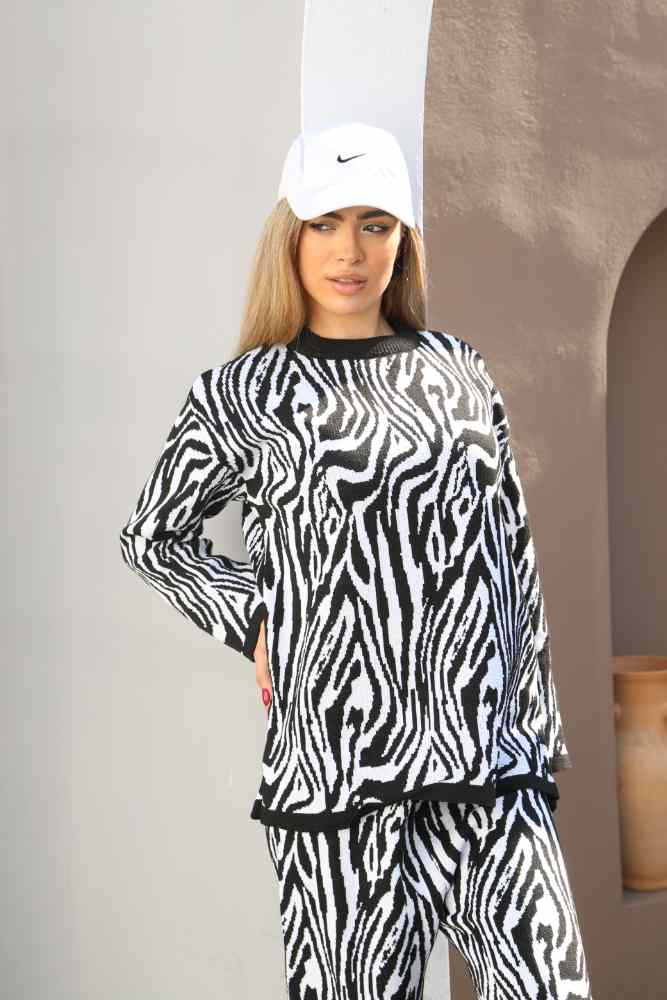 بلوز بافت زنانه طرح زبرا zebra یقه گرد آستین بلند ریز بافت کد 1879